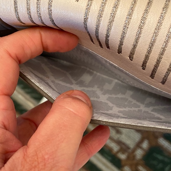 Stella & Dot Taupe Hello Gorgeous Crossbody Grey Wallet - Picture 9 of 16